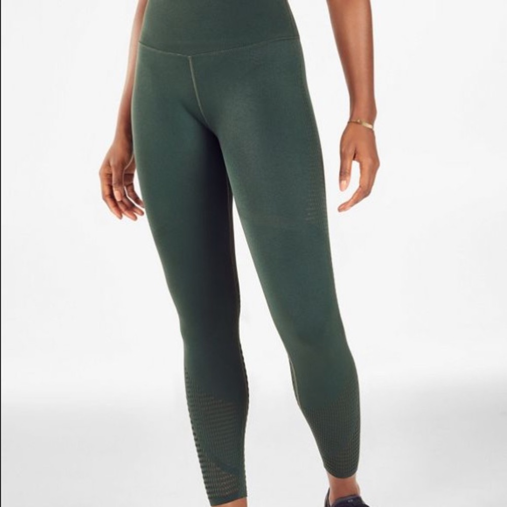 High-Waisted Sculpknit Capri